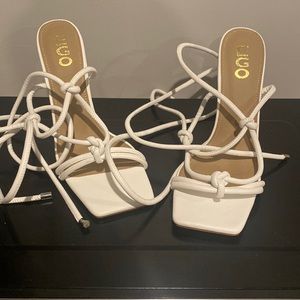BEAND NEW CLOUD WHITE EGO SANDALS UK 8 US 10
